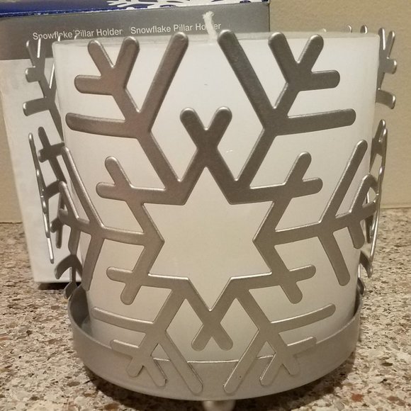 Snowflake Pillar Holder With Candle - Picture 2 of 5